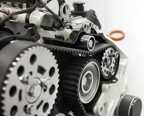 Detalle de componentes mecánicos de un motor